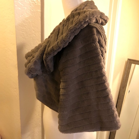 NWT Forever 21 Faux Fur Crop Jacket - Picture 5 of 7